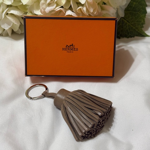 Hermès Carmen Silver and Taupe Leather Key Ring Bag Charm - Picture 1 of 5